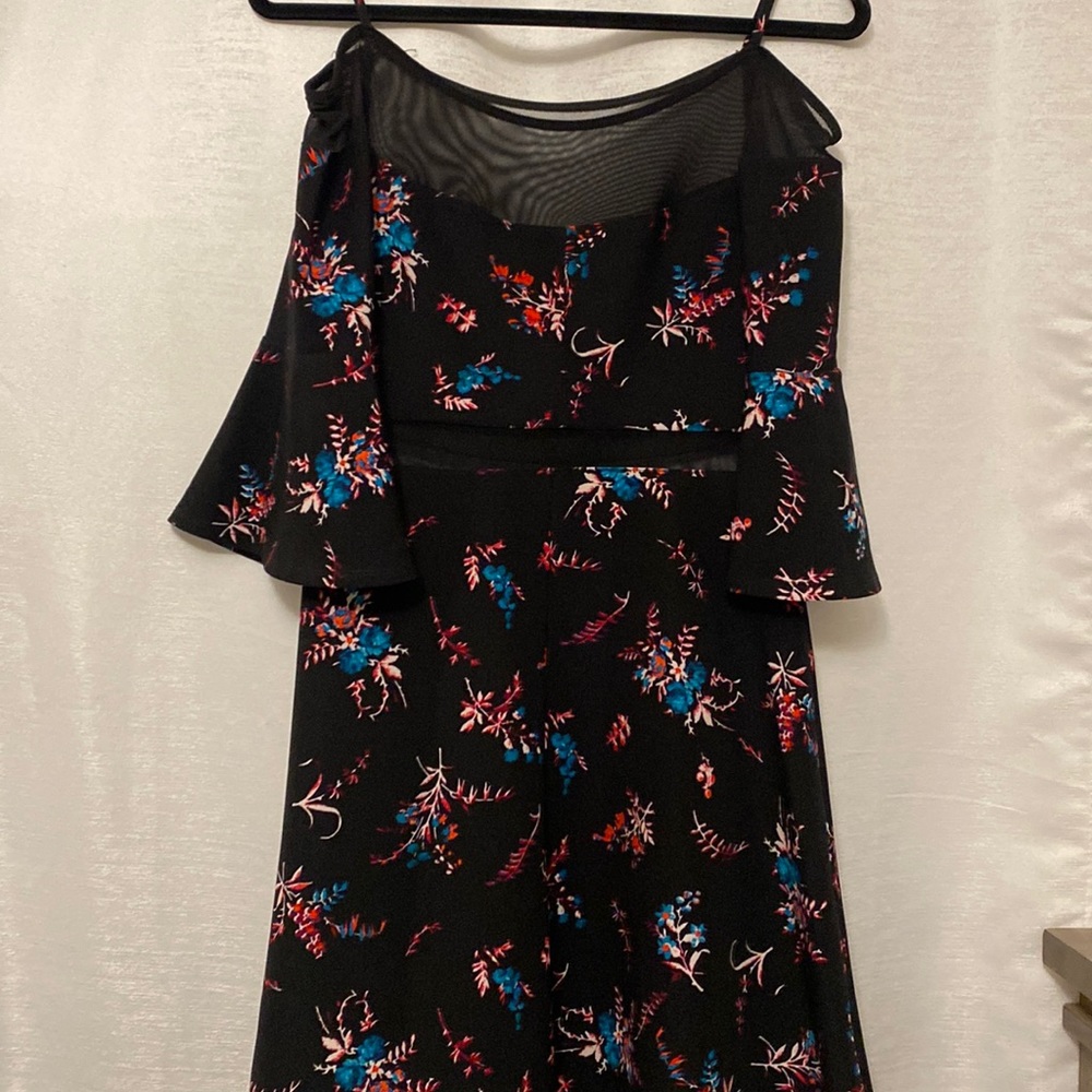Evening dress, above the knee, sheer mid section lining, size 4, Guess